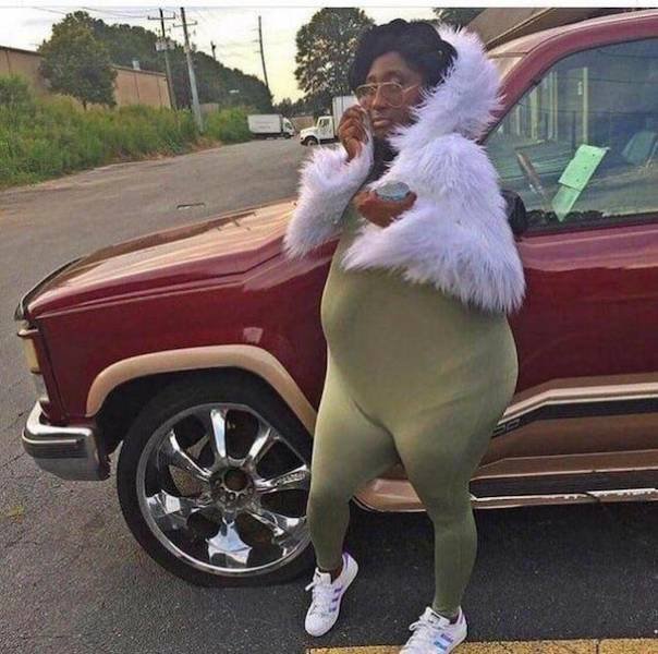 What Is Going On Here? (25 pics)