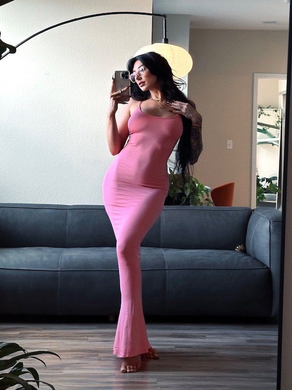 Braless Girls (24 pics)