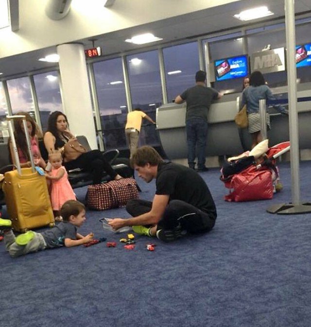 Unusual Finds In Airports (24 pics)