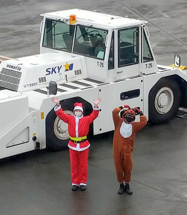 Unusual Finds In Airports (24 pics)