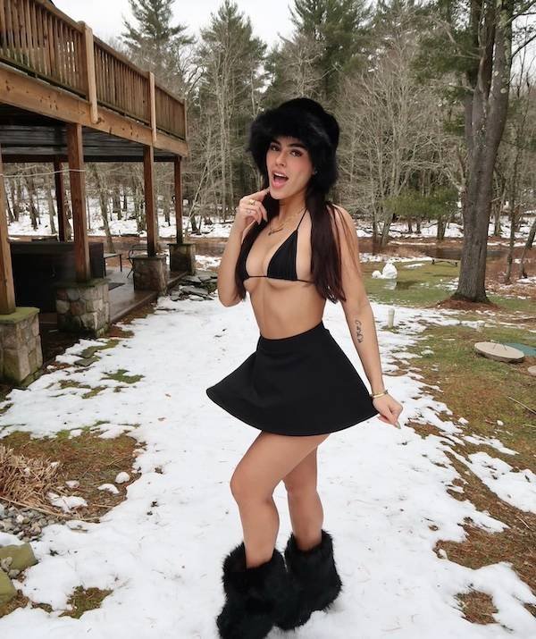 Cute Girls (27 pics)