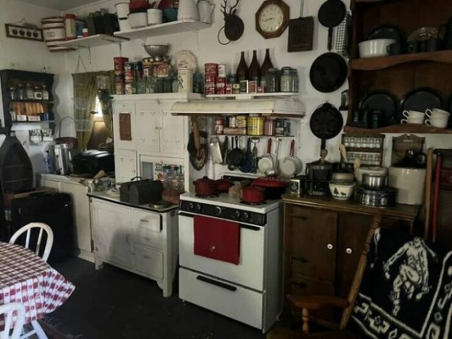 Cool Vintage Kitchens (25 pics)