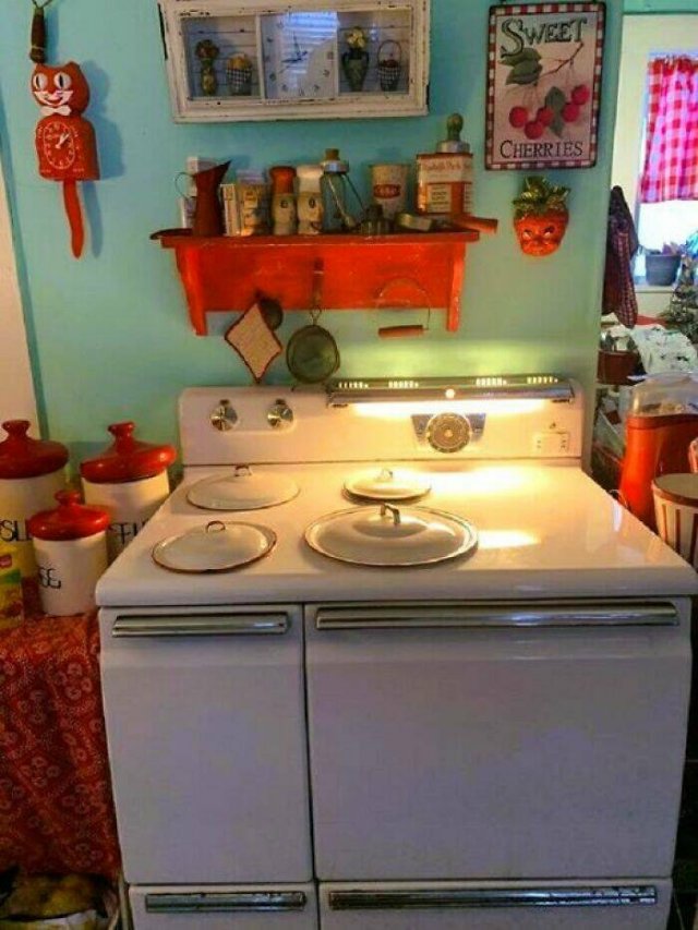 Cool Vintage Kitchens (25 pics)