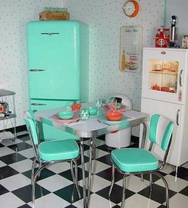 Cool Vintage Kitchens (25 pics)