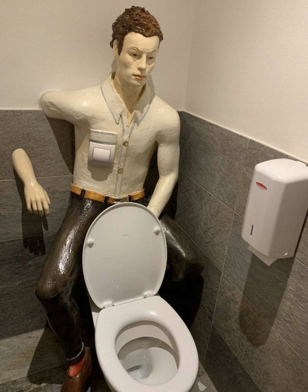 What Is Going On Here? (35 pics)