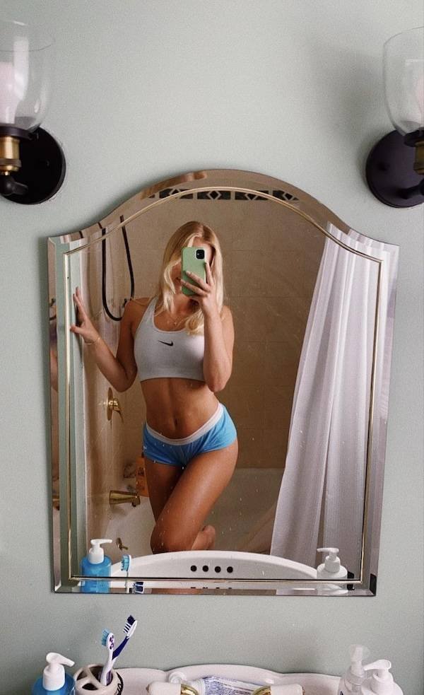 Selfie Girls (30 pics)