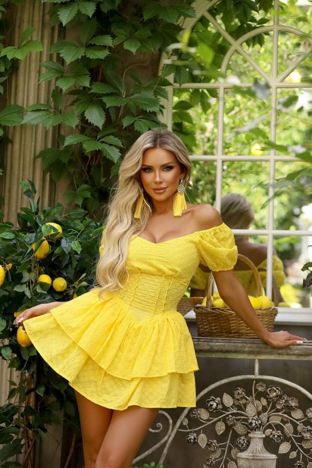 Girls In Sundresses (31 pics)