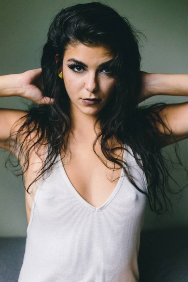 Braless Girls (46 pics)