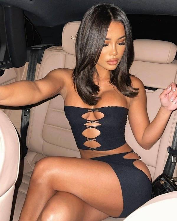 Girls In Dresses (35 pics)