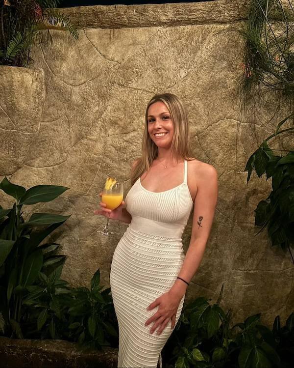 Girls In Dresses (35 pics)