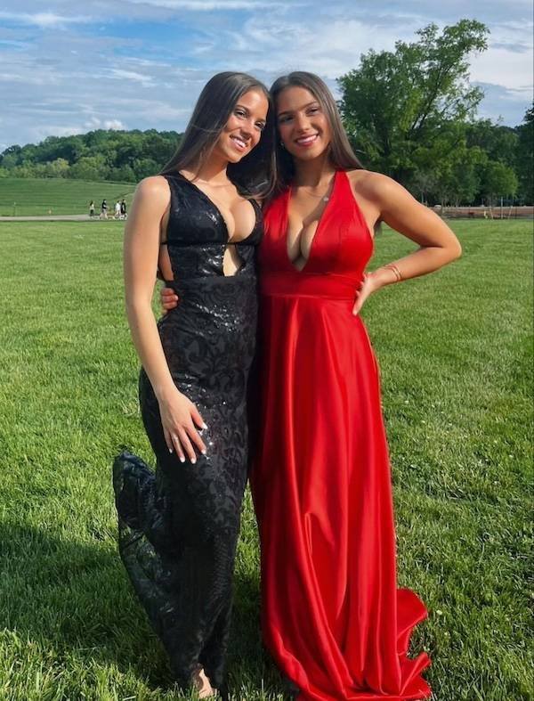 Girls In Dresses (35 pics)