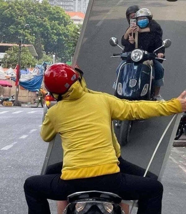 What Is Going On Here? (24 pics)