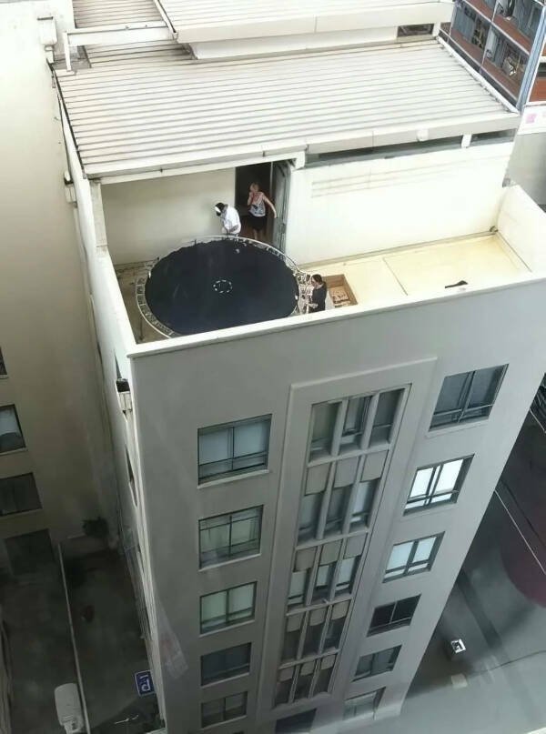 What Is Going On Here? (24 pics)