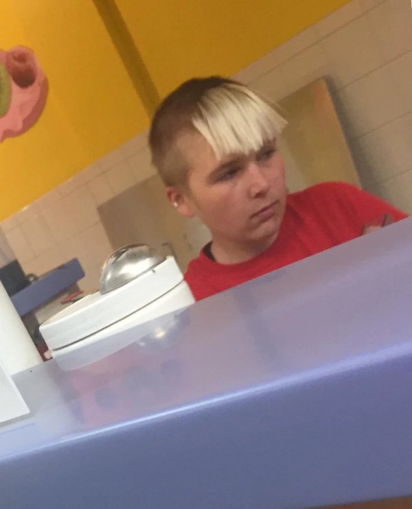 Terrible Haircuts (22 pics)