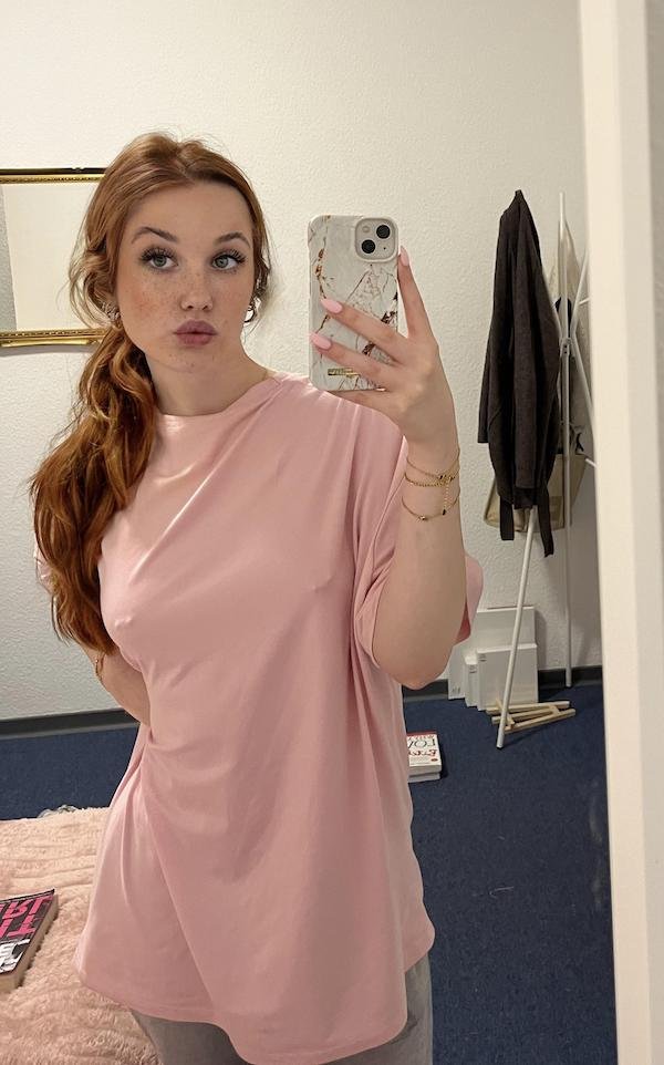 Braless Girls (28 pics)