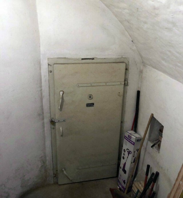 Terrifying Basement Discoveries (25 pics)