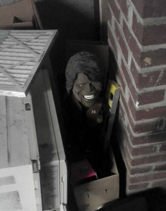 Terrifying Basement Discoveries (25 pics)