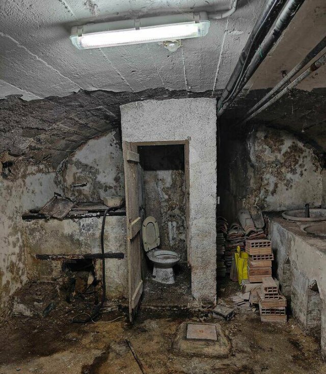 Terrifying Basement Discoveries (25 pics)