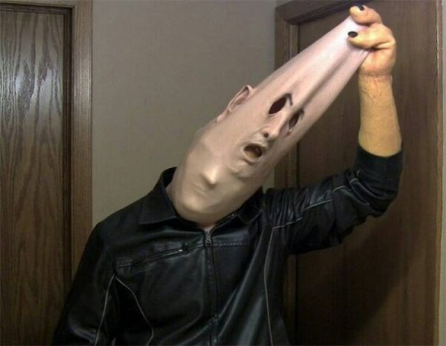 What Is Going On Here? (16 pics)