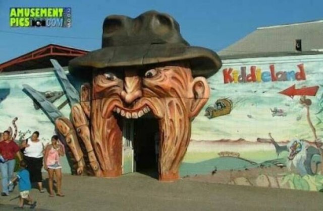What Is Going On Here? (16 pics)