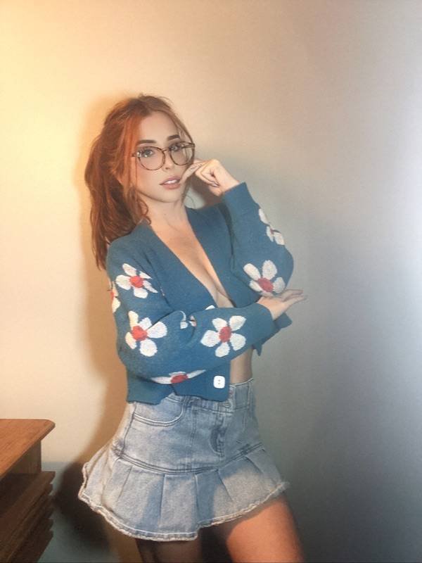 Girls In Glasses (23 pics)