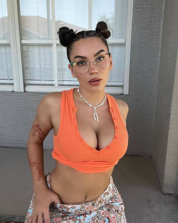 Girls In Glasses (23 pics)