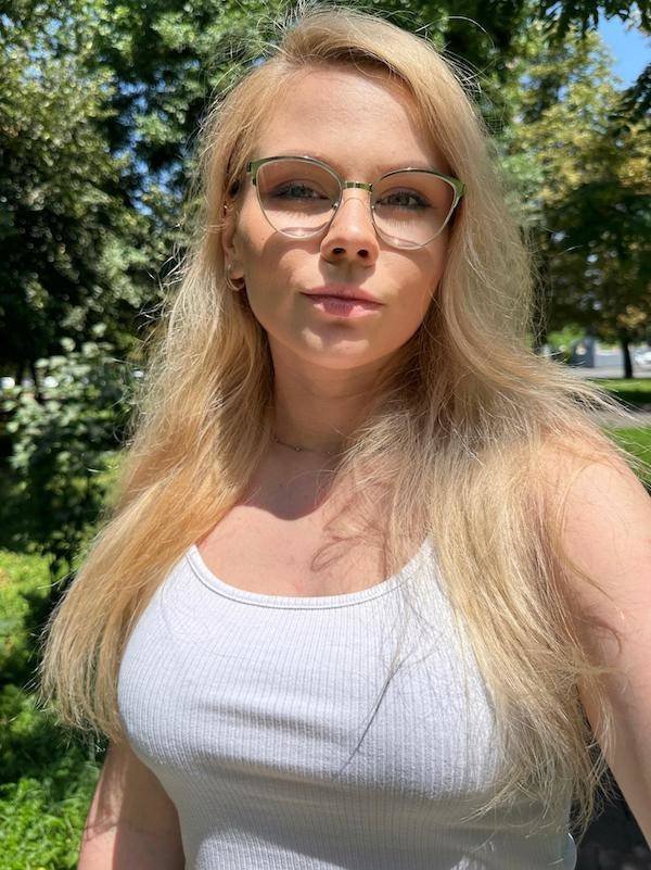Girls In Glasses (23 pics)