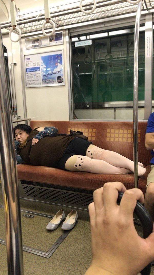 Strange People In The Subway (31 pics)