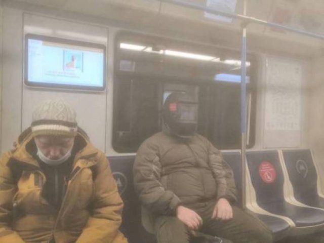 Strange People In The Subway (31 pics)