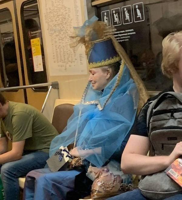 Strange People In The Subway (31 pics)