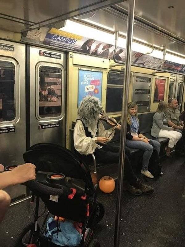 Strange People In The Subway (31 pics)