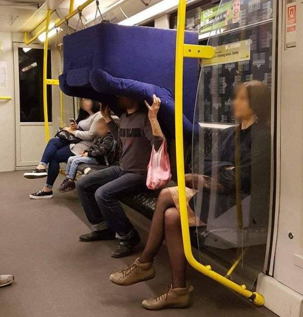 Strange People In The Subway (31 pics)