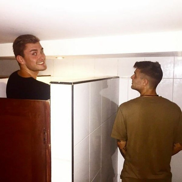 Problems Of Tall People (28 pics)