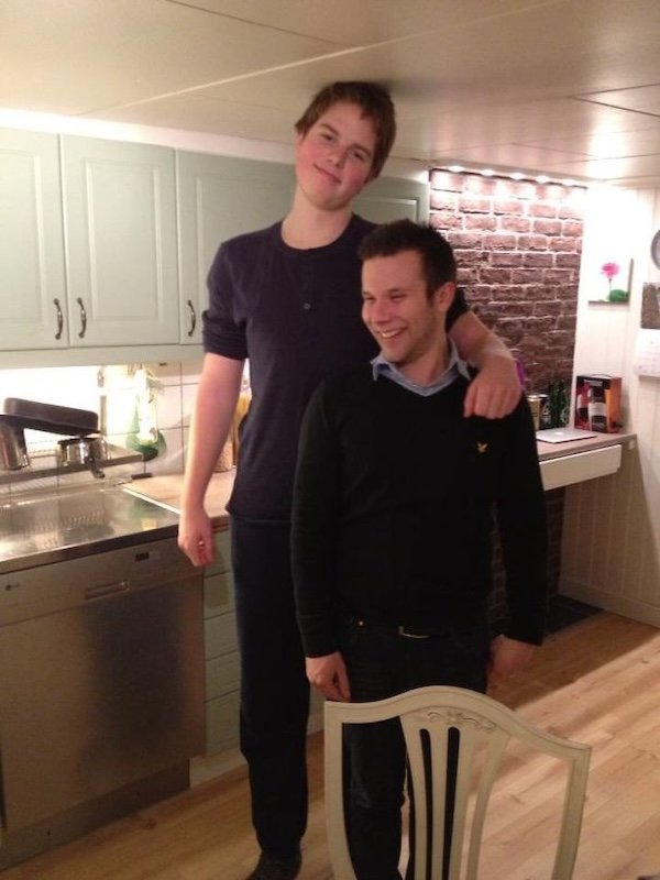 Problems Of Tall People (28 pics)