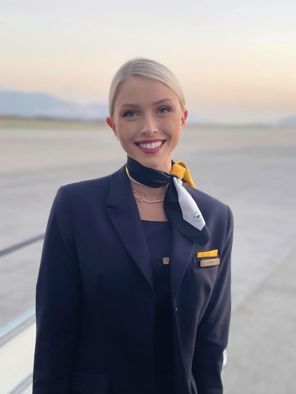 Cute Flight Attendants (32 pics)