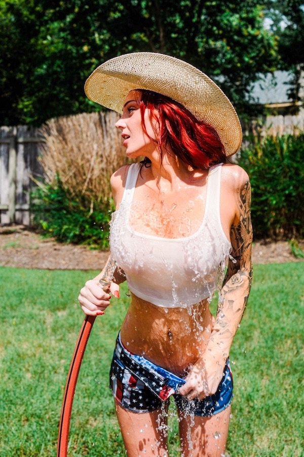 Wet Girls (27 pics)