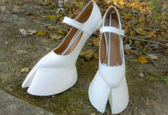 Weird And Awful Shoes (26 pics)