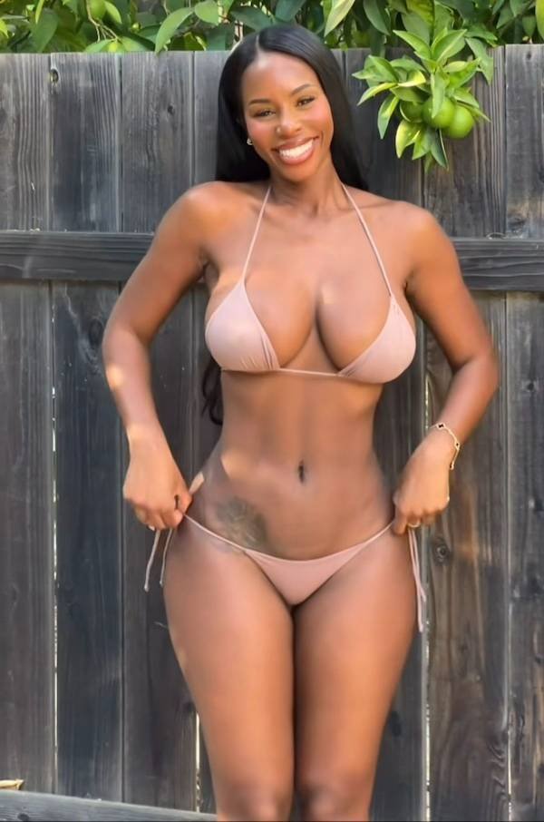 Busty Girls (48 pics)