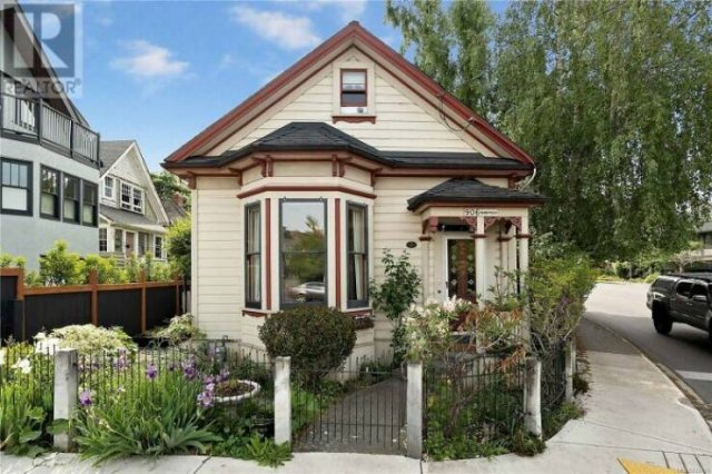 Century-Old Homes And Finds In Them (25 pics)
