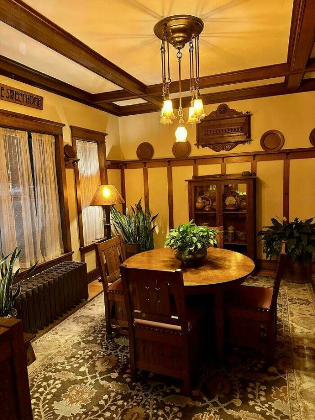 Century-Old Homes And Finds In Them (25 pics)