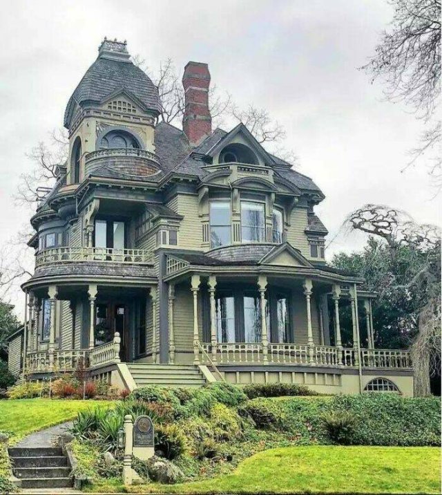 Century-Old Homes And Finds In Them (25 pics)