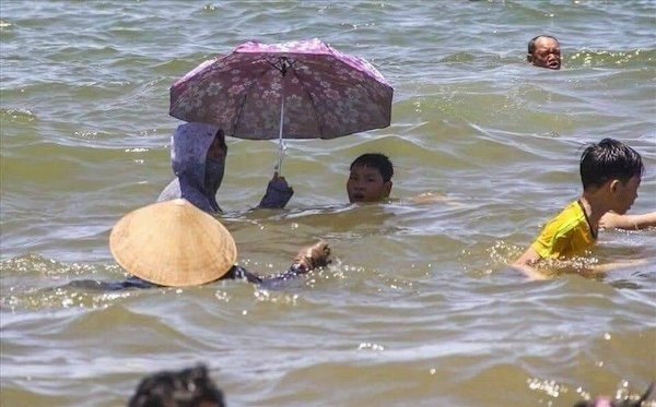 What Is Going On Here? (20 pics)