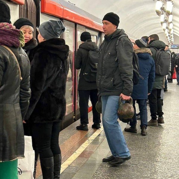 Odd People In The Subway (38 pics)