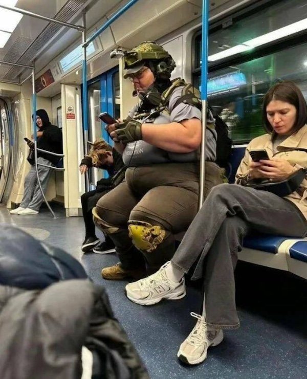 Odd People In The Subway (38 pics)