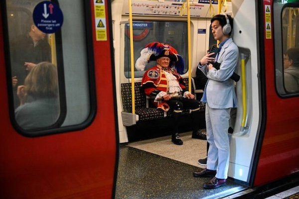 Odd People In The Subway (38 pics)