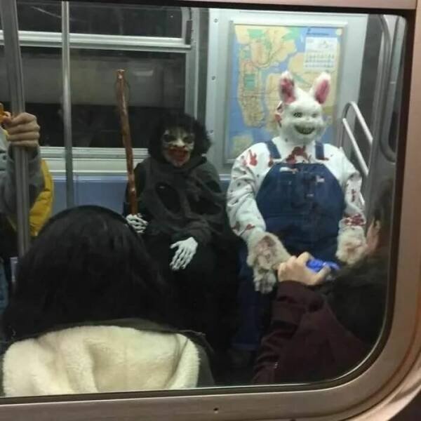 Odd People In The Subway (38 pics)