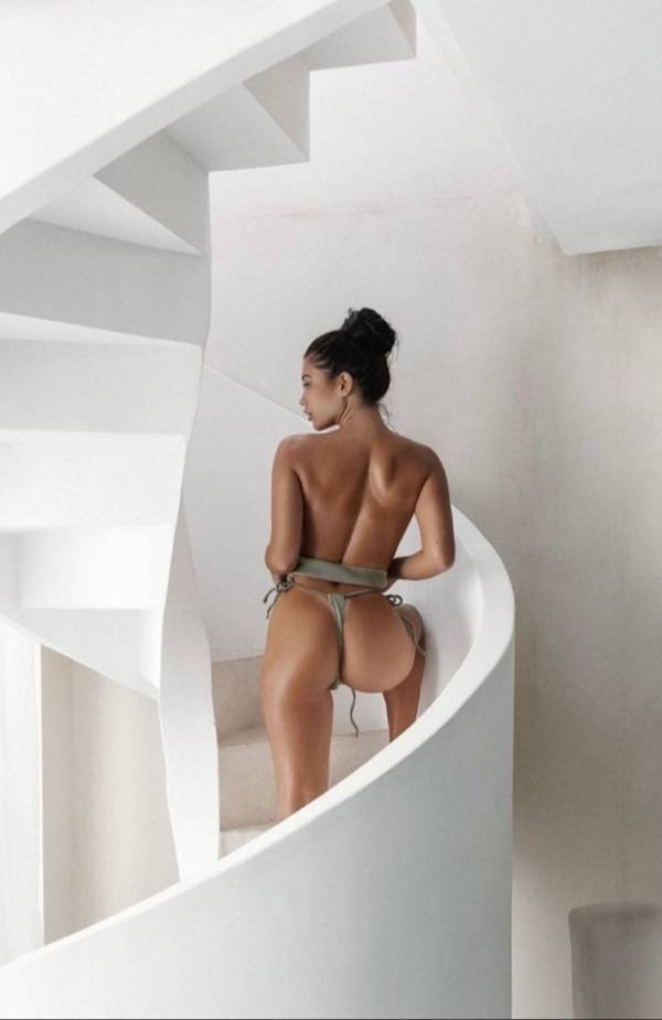 Rear View (51 pics)
