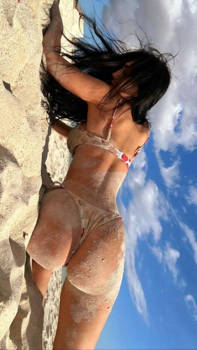 Rear View (51 pics)