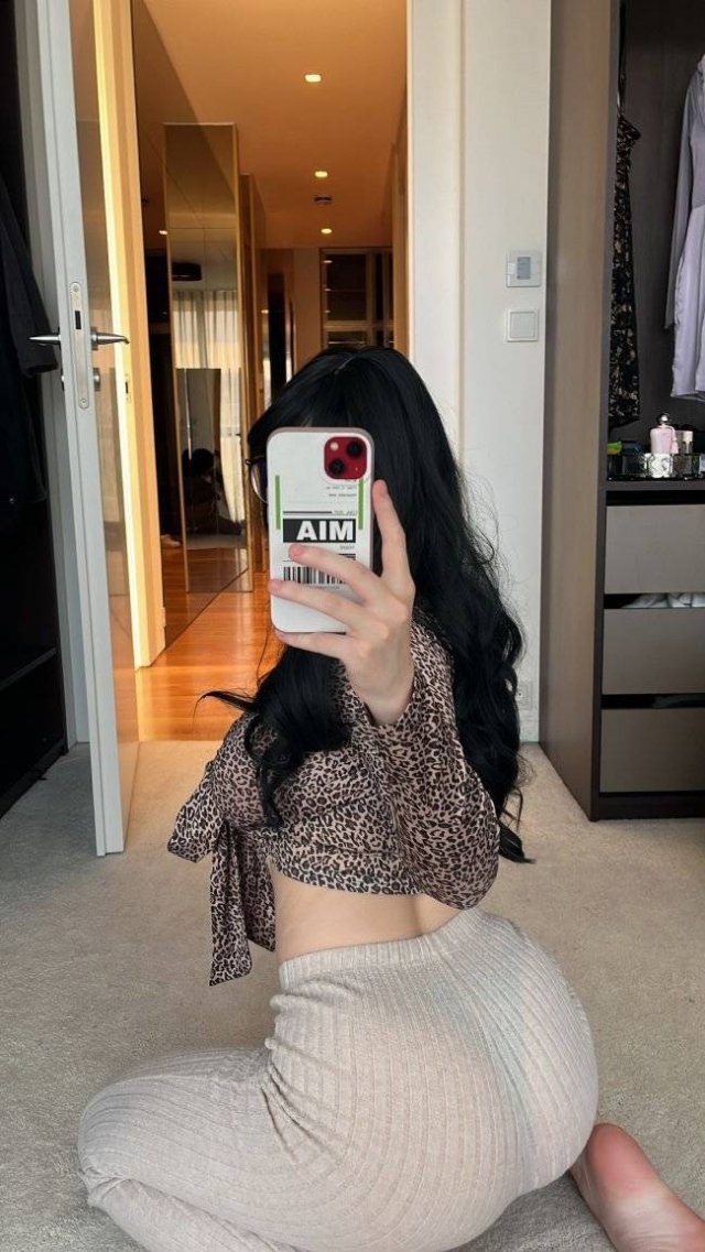 Rear View (51 pics)