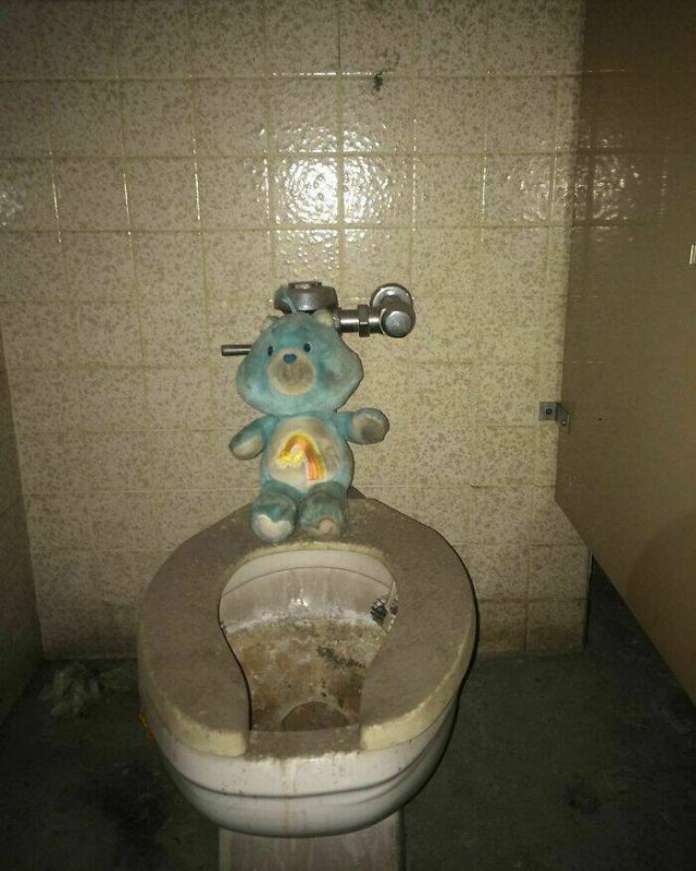 Strange Restrooms (25 pics)